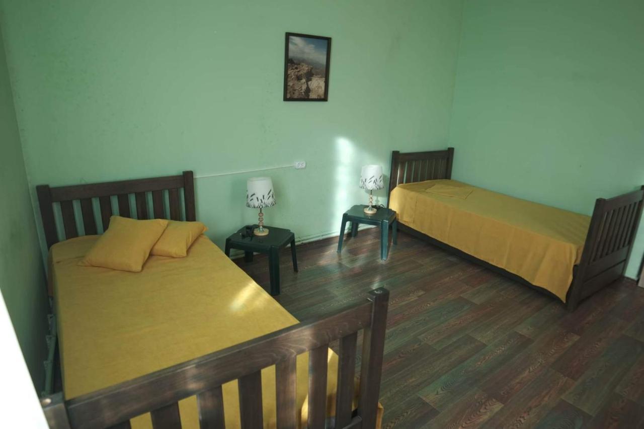 Нордвест Hotel Yerevan Bagian luar foto