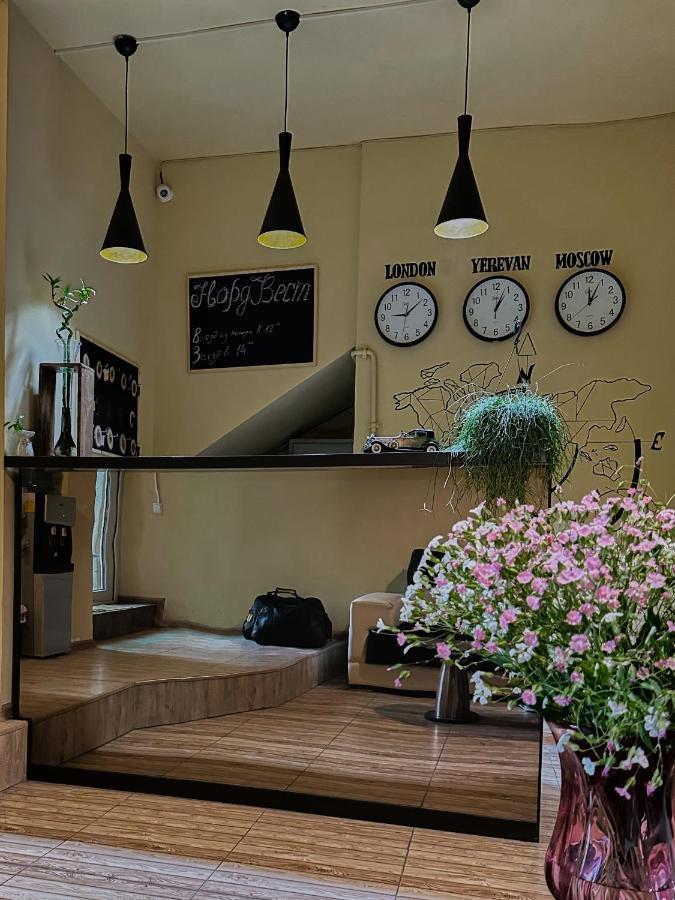 Нордвест Hotel Yerevan Bagian luar foto