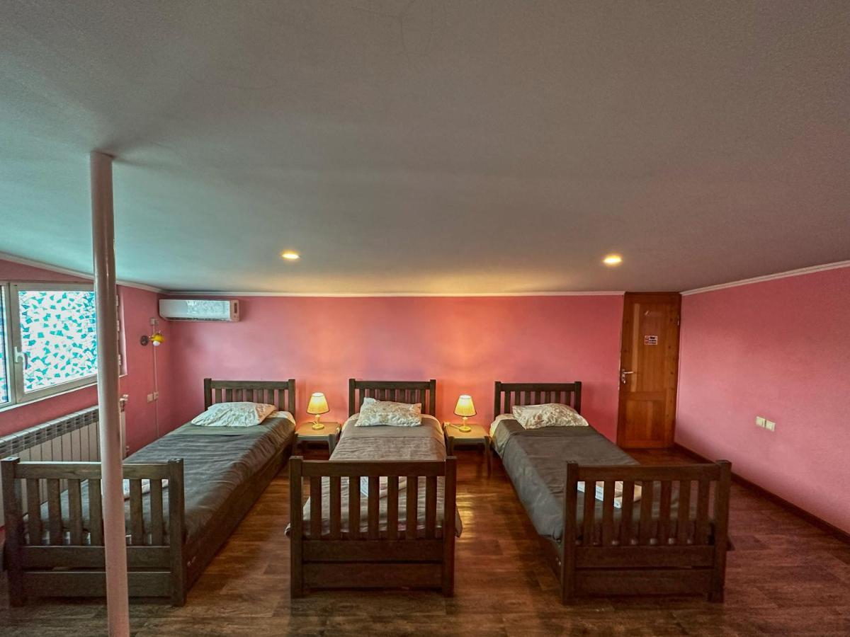 Нордвест Hotel Yerevan Bagian luar foto